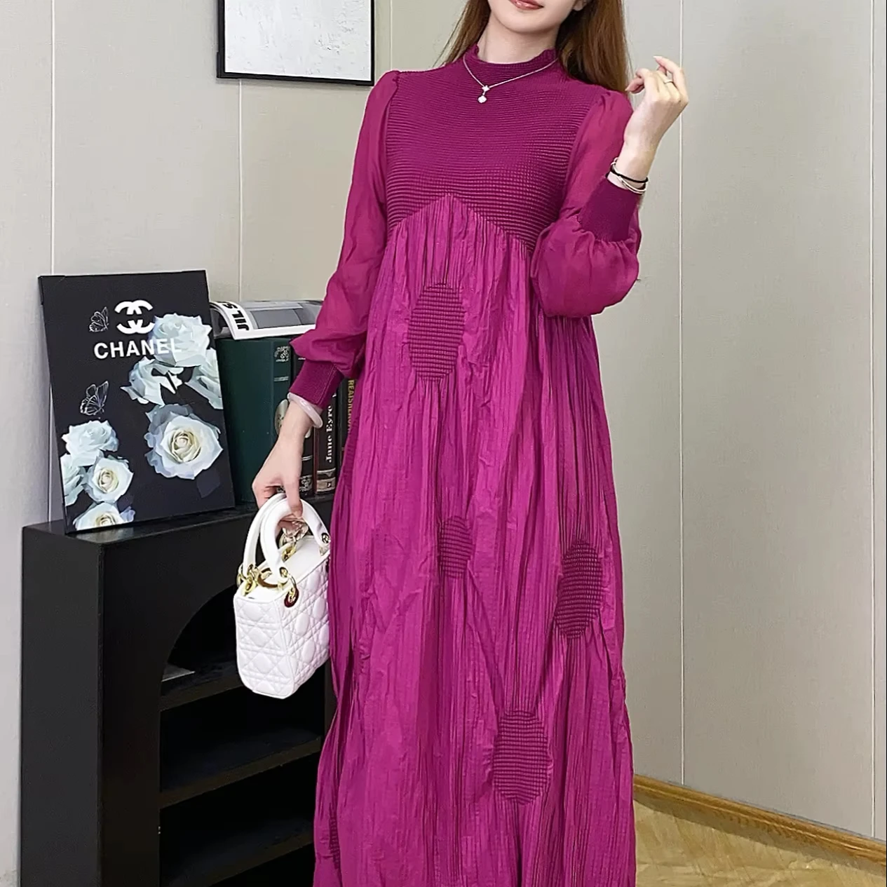 

2024 Latest Design Ladies Casual Pleated Stretch Loose Round Neck Long Sleeve Pleated Dress