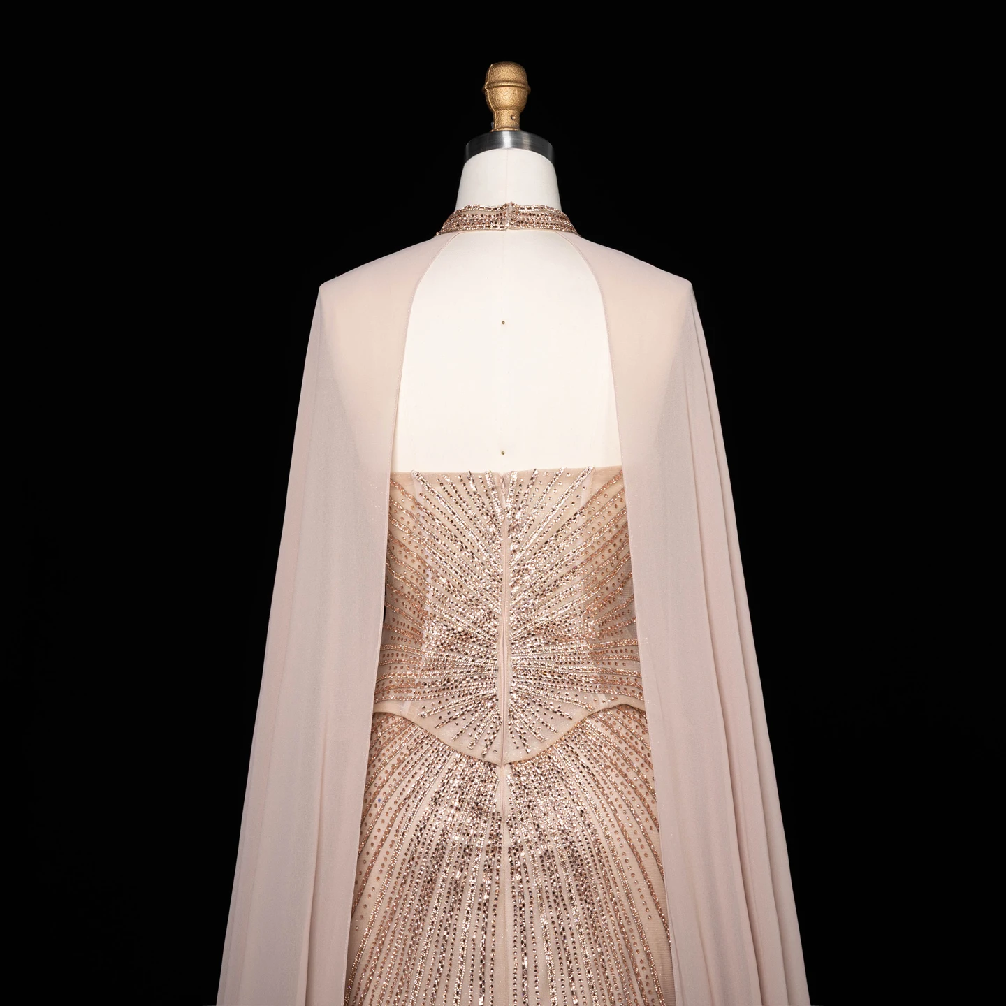 Sharon Said Luxuriöses lila Abendkleid, trägerlos, mit Kristallperlen, langer Chiffonumhang, Meerjungfrauen-Schnitt, formelles Abendkleid für besondere Anlässe, SS112 Custo – Detail 15