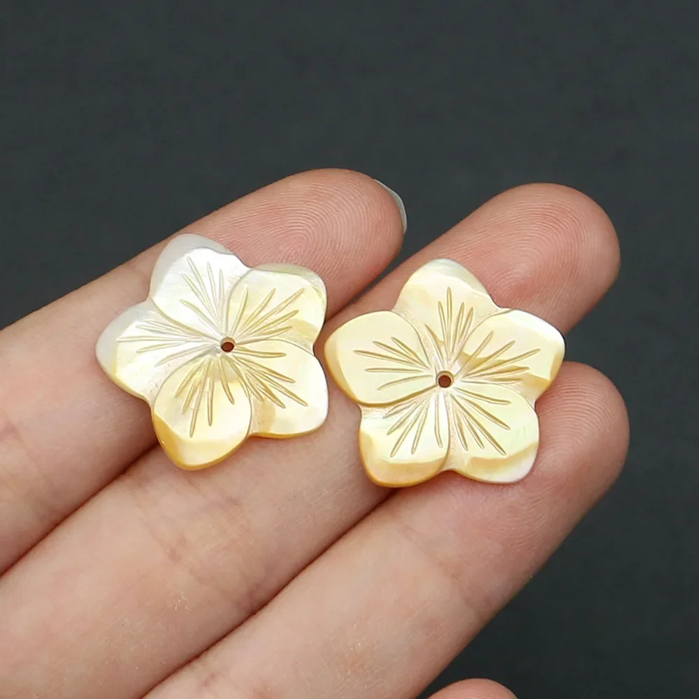 15x20mm Yellow Shell Single-Hole Bead Single-Sided Engraved Five-Petaled Flower Shape Natural Shell Charm Jewelry Materials