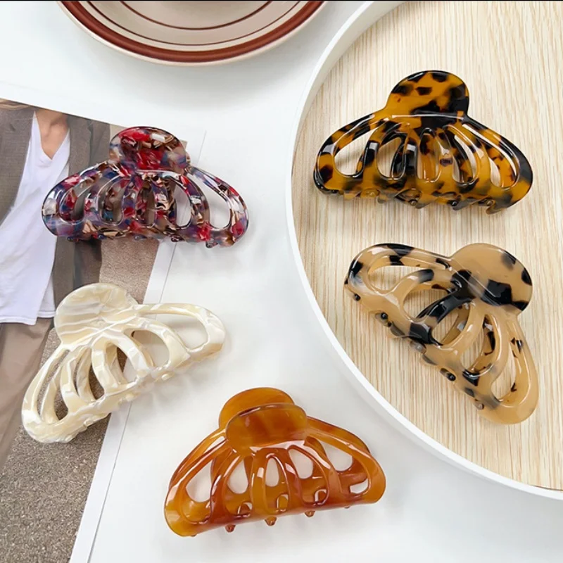 

Элегантные ацетатные когти для волос для девочек, средний размер, милый полый дизайн, заколка для волос, заколка в виде акулы, женские аксессуары для волос, головные уборы 2024