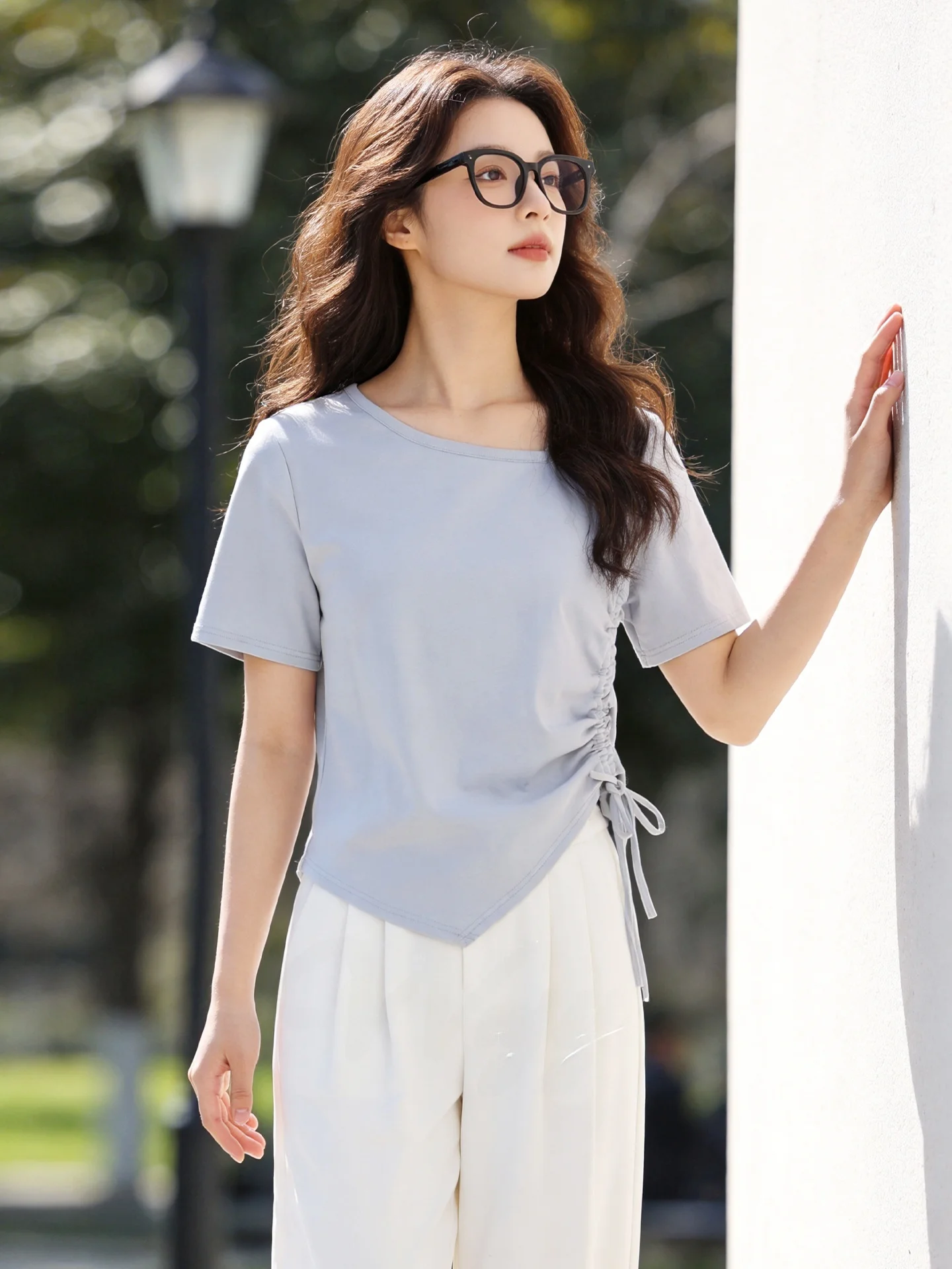 

Футболка больших размеров с асимметричным подолом, повседневный стиль, женская летняя, из хлопка со спандексом, с коротким рукавом, для стройности, модный топ