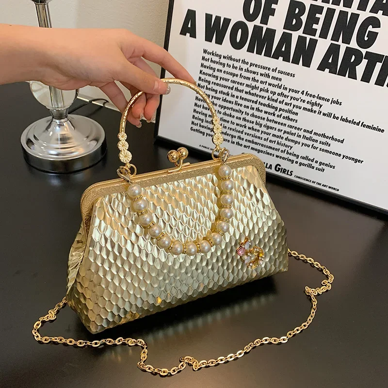 2023 Luxury Designer Women White Shoulder Bags Gold Silver Crossbody Bags Pearl Evening Clutch Chain Shell Clip Party Handbags