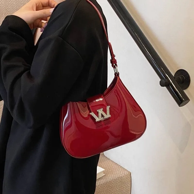 高級防湿おむつバッグ、特殊な裏地で内側の物を様々な天候でも乾燥して清潔に保ちます