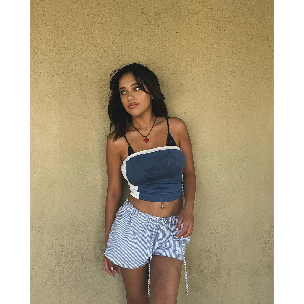 カジュアルなストライプデザインの女性用ショートパンツ クリーンフィットスタイル ルーズウエスト ワークウェアパンツ ポリエステル繊維 ポケット要素 非モールレプリカ