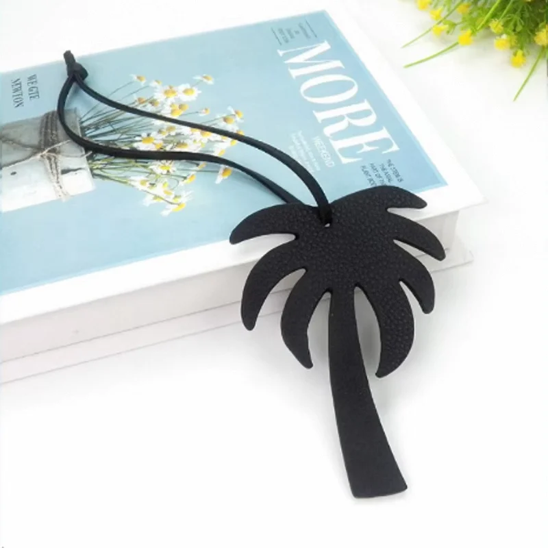 Latest Design PU Leather Palm Tree Maple Leaf Keychain Key Chain For Women Bag Charms Backpack Pendant Accessories