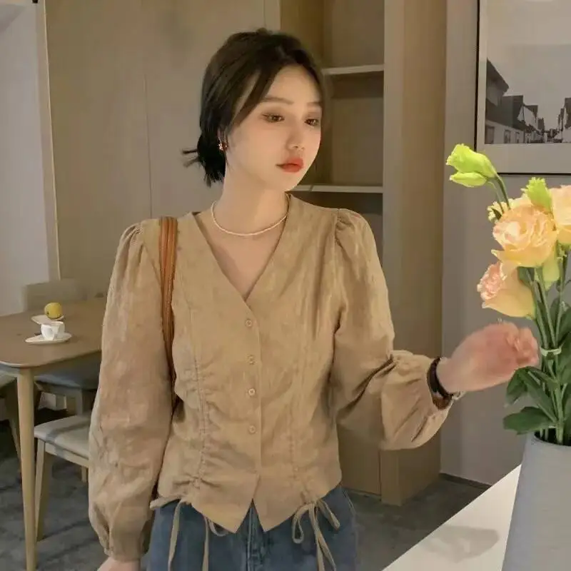 Camisas de mujer chal otoño nueva camisa de manga larga diseño nicho estilo francés elegante único cuello en V Top corto