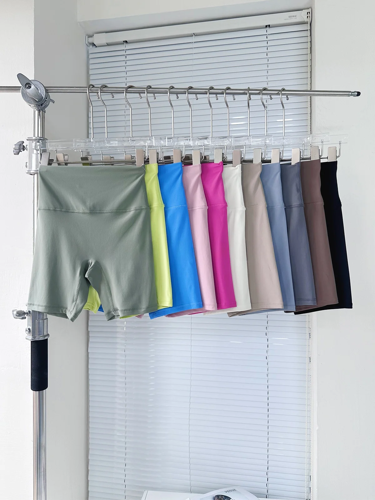 

Сексуальные женские шорты с высокой талией, эластичные, облегающие, с эффектом персиковых ягодиц, для йоги, тонкие, быстросохнущие, летние, укороченные (четыре-пять четвертей)