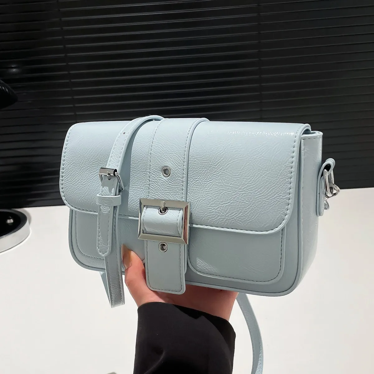 

​​2025 Spring Crossbody Bag Trendy Shoulder Purse for Women Minimalist Day-to-Night Tote Casual Sling Bag Niche Top Handle Bag​