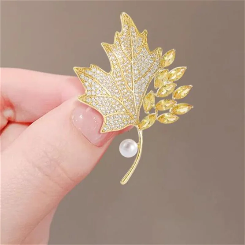 Vintage Yellow Crystal Maple Leaf Brooches Pins For Women Exquisite Rhinestone Plant Pearl Badge Fashion Jewelry Accessories image 3