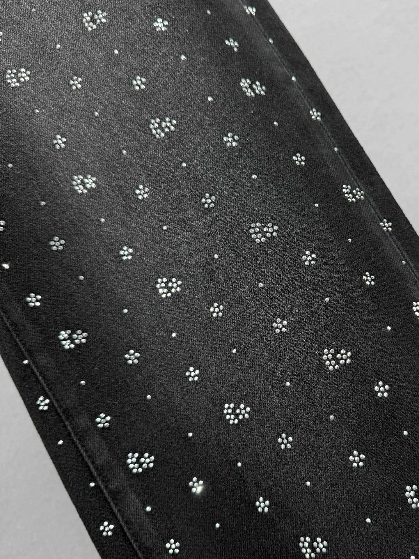 حجر الراين الجينز للنساء أسود مستقيم الساق السراويل 2025 الخريف جديد عالية الخصر فضفاض تمديد السراويل عالية الخصر الجينز