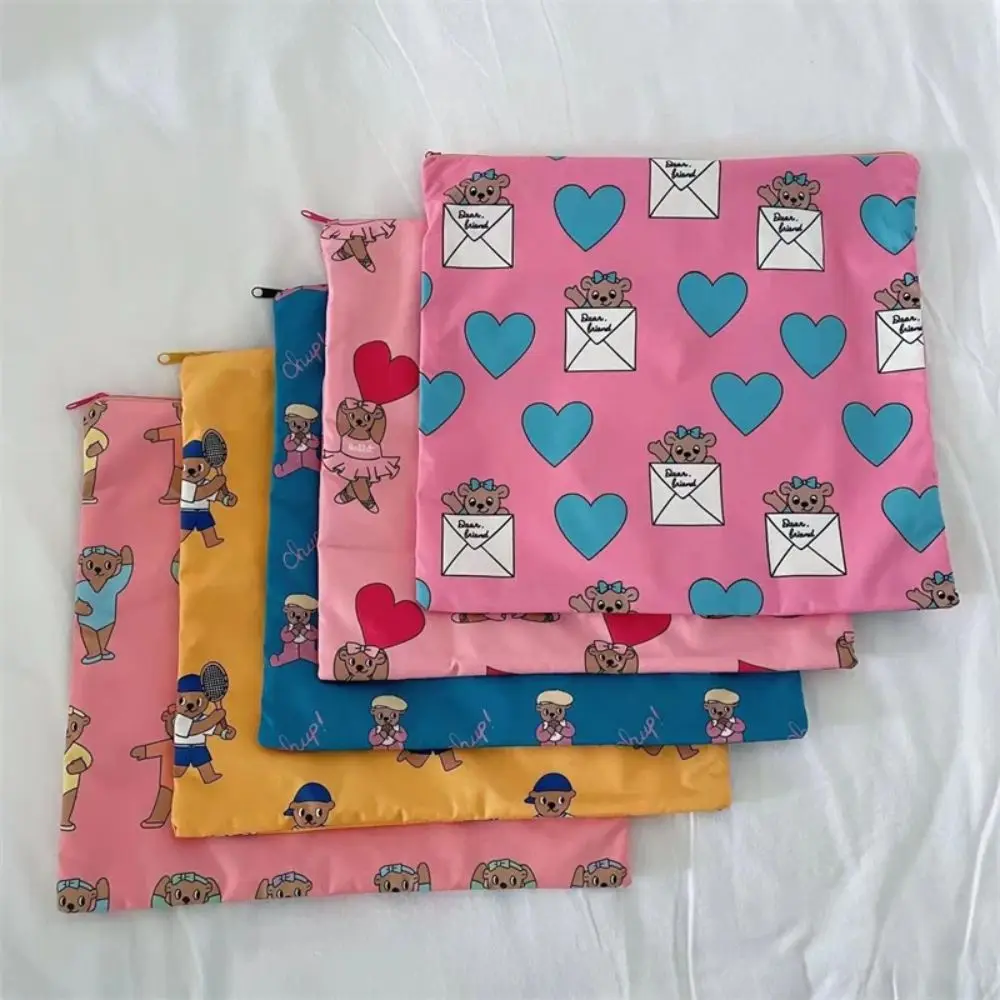 Borsa per cancelleria per trucco Kawaii borsa per cancelleria di grande capacità con motivo a orso carino borsa da toilette portatile per cartoni