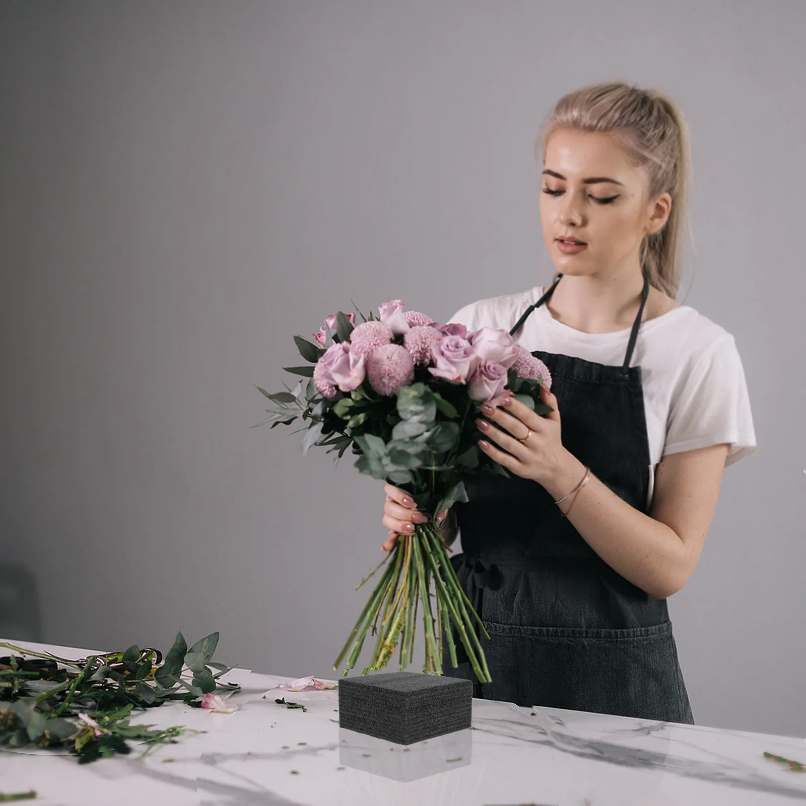 

2Pcs Professional Floral Foam Base Sheets for Flower Arrangements High Density Foam Blocks Craft Supply Vase Filler Floral Tray