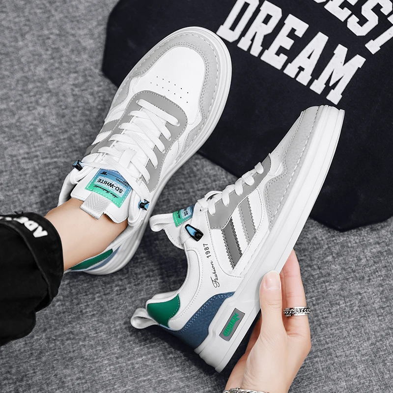 Trendy low top small white shoes 2023 Spring and Autumn New Versatile trend board shoes Fashion men's sports casual shoes