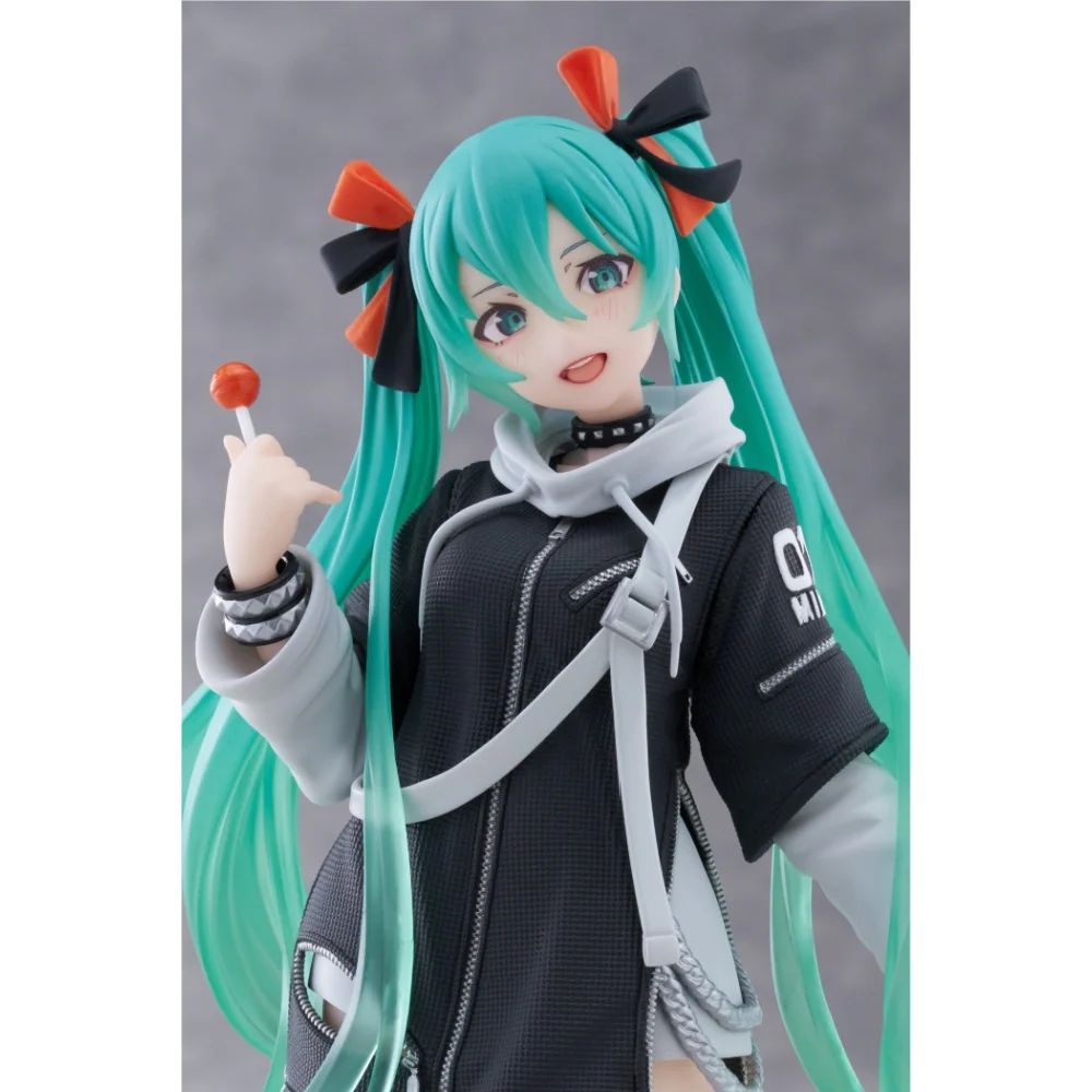 TAITO Miku Hatsune Anime Miku Cyberpunk Fashion Action Figures Model Figurine Original Figuarts Toys Birthday Collection