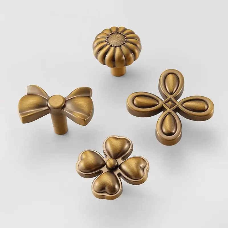 Antique Brass Kitchen Cabinet Door Handles Vintage Wardrobe Dresser Knobs Zinc Alloy Furniture Handles Single-Hole Drawer Pulls