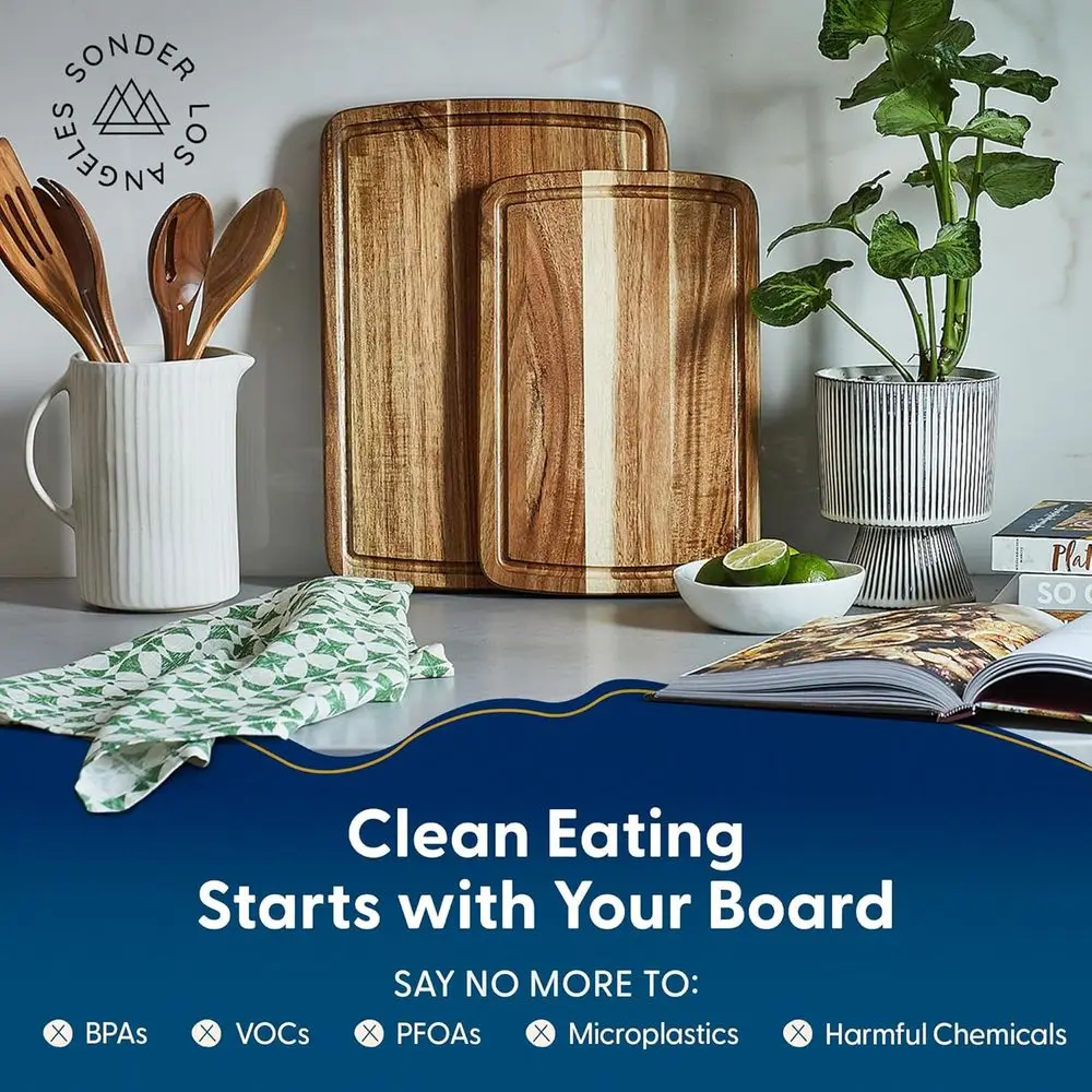 เขียงไม้กระถินคู่ - ขนาดเล็กและกลาง มีร่องสำหรับน้ำผลไม้ บรรจุกล่องของขวัญ ขนาด 14x10x1 นิ้ว และ 12x8x1 นิ้ว เหมาะสำหรับเนื้อสัตว์และผัก