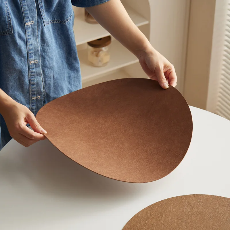1/4/6er-Sets Tischsets mit Kuhfellmuster, runde Platzsets und Untersetzer-Set, Tischsets aus Kunstleder, abwischbar, rutschfest, Geschenk-Tischsets