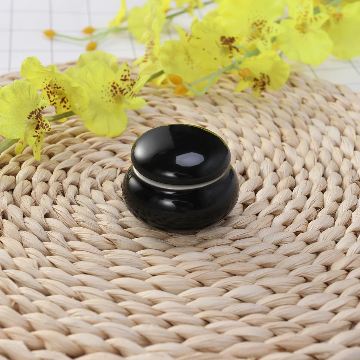 

Mini Ceramics Cream Storage Tank Black Portable Makeup Sealed Bottle Small Exquisite Travel Rouge Storage Can Leakproof Tin Foil