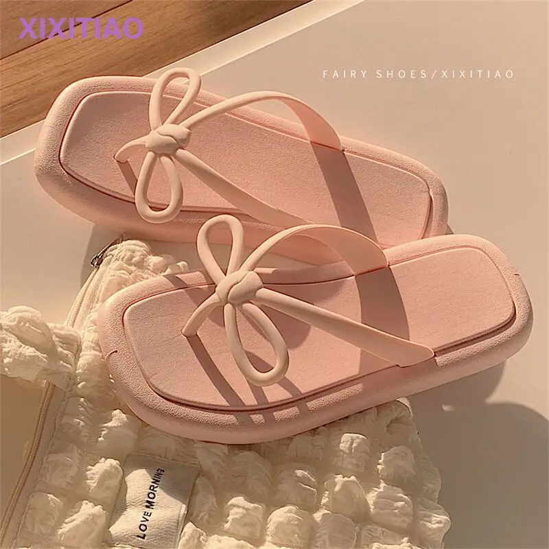 

Summer PVC Women's Flip Flops Cute Anti Slip Beach Sandals Sweet Anti Slip Fashionable Slippers Comfortable Home Slippers