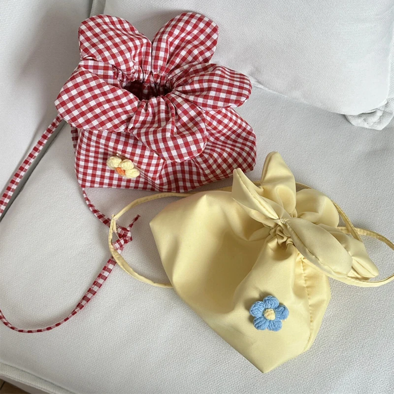 

Fashionable Floral Bag Creative Design Cosmetic Bag Niche Exquisite Bucket Bag New Casual Drawstring Bag Versatile Shoulder Bags