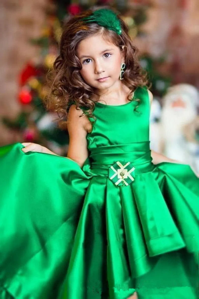 

Formal Emerald Green Satin Flower Girls Dresses Crew Neck Cap Sleeves Hi-Lo Kids Celebrity Dresses High Low Girls Pageant Gowns