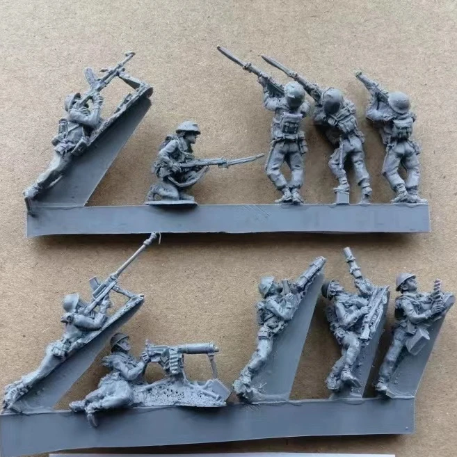 1/72 Scale Resin Figure Model Kit British Infantry 10 People Micro Scene Layout Unassembled and Unpainted DIY Toys