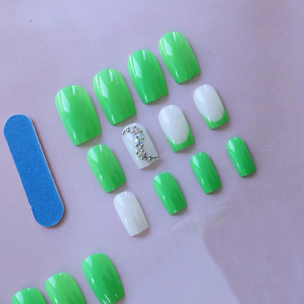 24pcs Short Square White and Green Combination, Wavy Lines, Springtime，Light colored French 3D rhinestone decorated fake nails