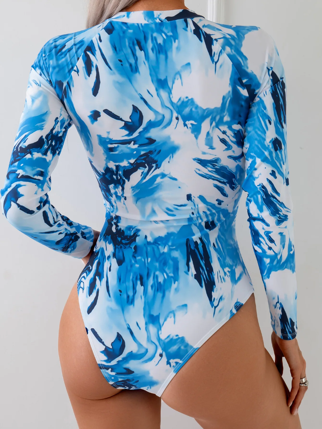 2026 Women's Printed Long Sleeve One Piece Swimsuit Zip Front Compression Fit Competitive Bathing Suit  Summer Holiday Bodysuit view 2