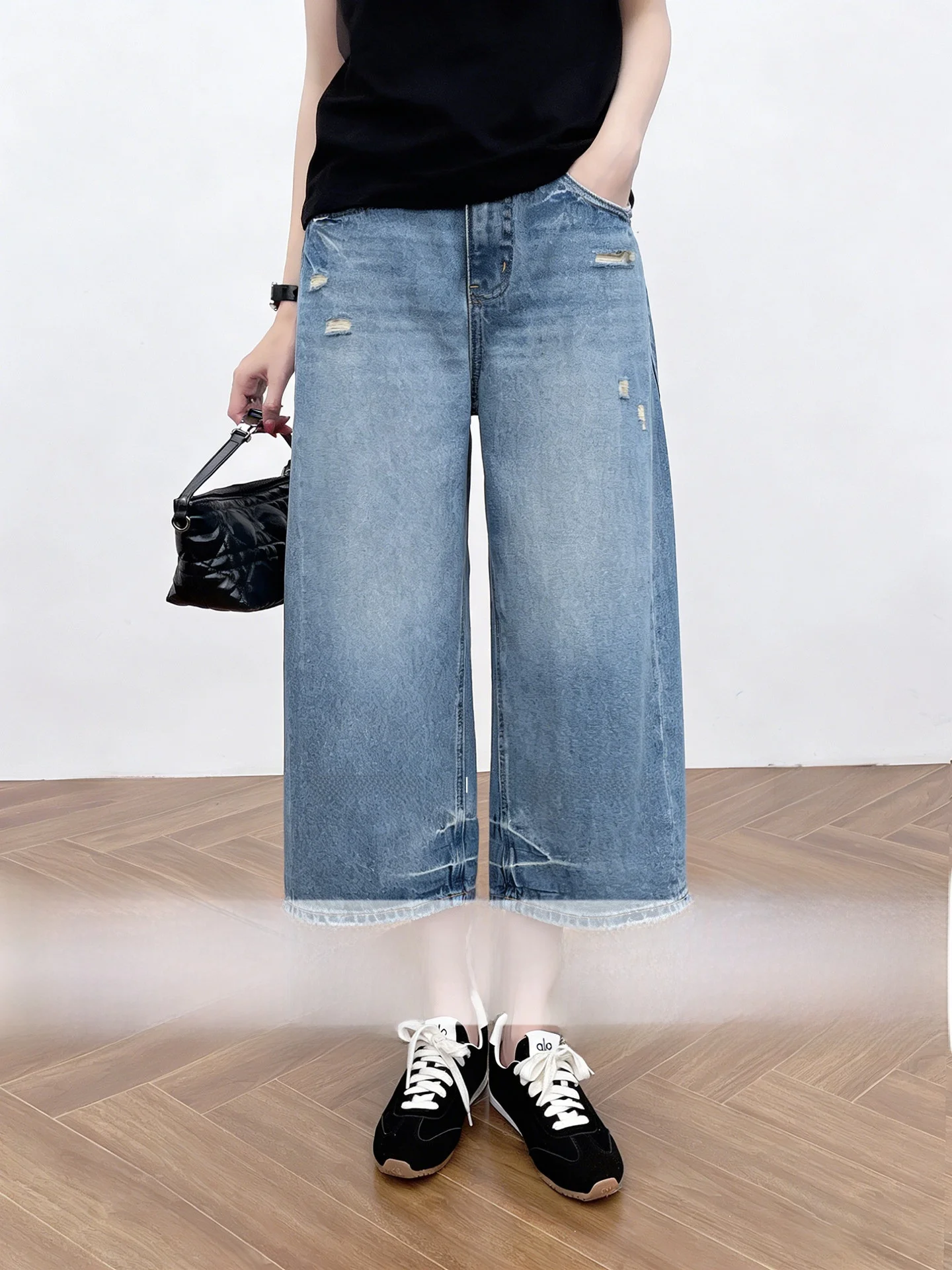 

Retro Washed Blue Wide Leg Denim Jeans Women's Summer Loose Straight Cut Distressed Eighteen Straight Tube Pants