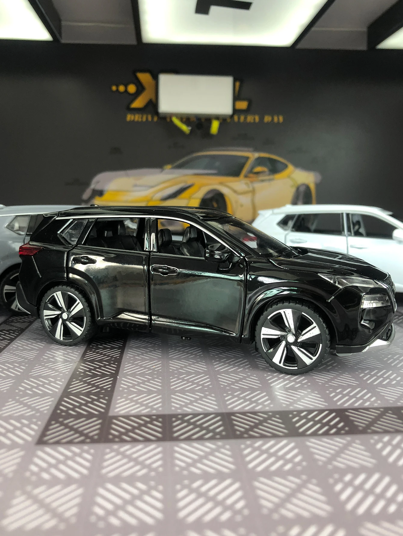 سيارة لعبة مجسمة مصنوعة من خليط معدني للطرق الوعرة مقاس 1:32 مع أبواب قابلة للفتح، سيارة هدية للأطفال