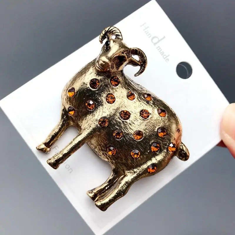 Funkelnde Schaf-Brosche mit Strasssteinen, Rostfreie Legierung, Unisex-Tier-Anstecknadel, Perfekt für Hochzeiten, Partys und als Geschenk für Tierliebhaber – Detail 4