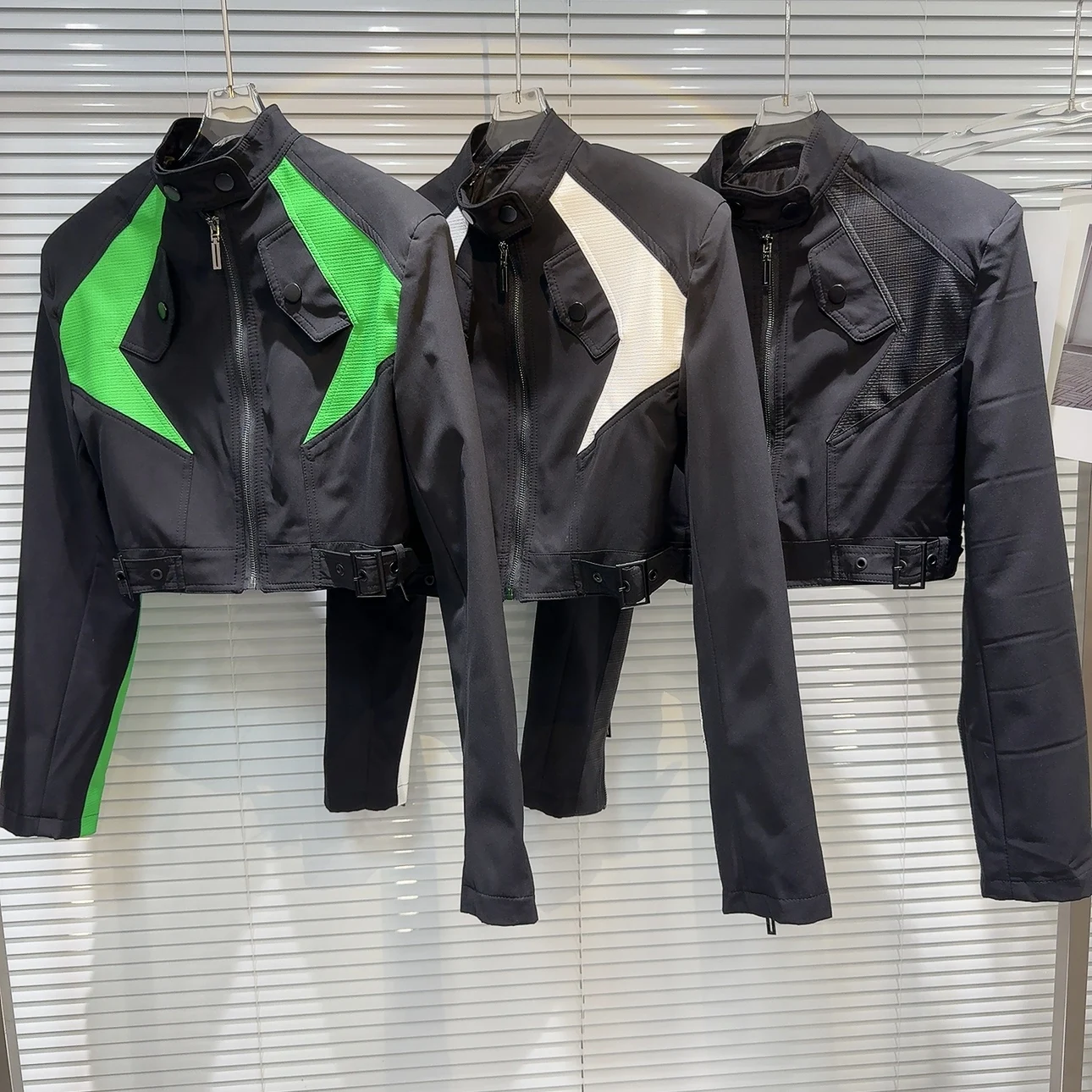 쿨한 PU 가죽 재킷 어깨 패드 컬러 블록 스트리트 스타일 여성 패션 2026 봄 트렌디 탑 스트리트웨어