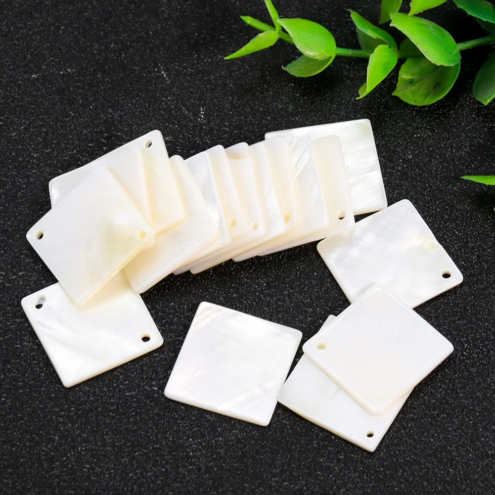 Muy Bien 5pcs Natural Freshwater Shell Carving Square Mother-of-Pearl Loose Beads Pendant for Necklace Earring Jewelry Making