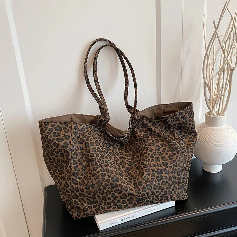 

Fashionable Leopard Print Tote Bag Women Leisure and Commuting Shoulder Bag Large Simple Texture Storage Bag Casual Daily Use