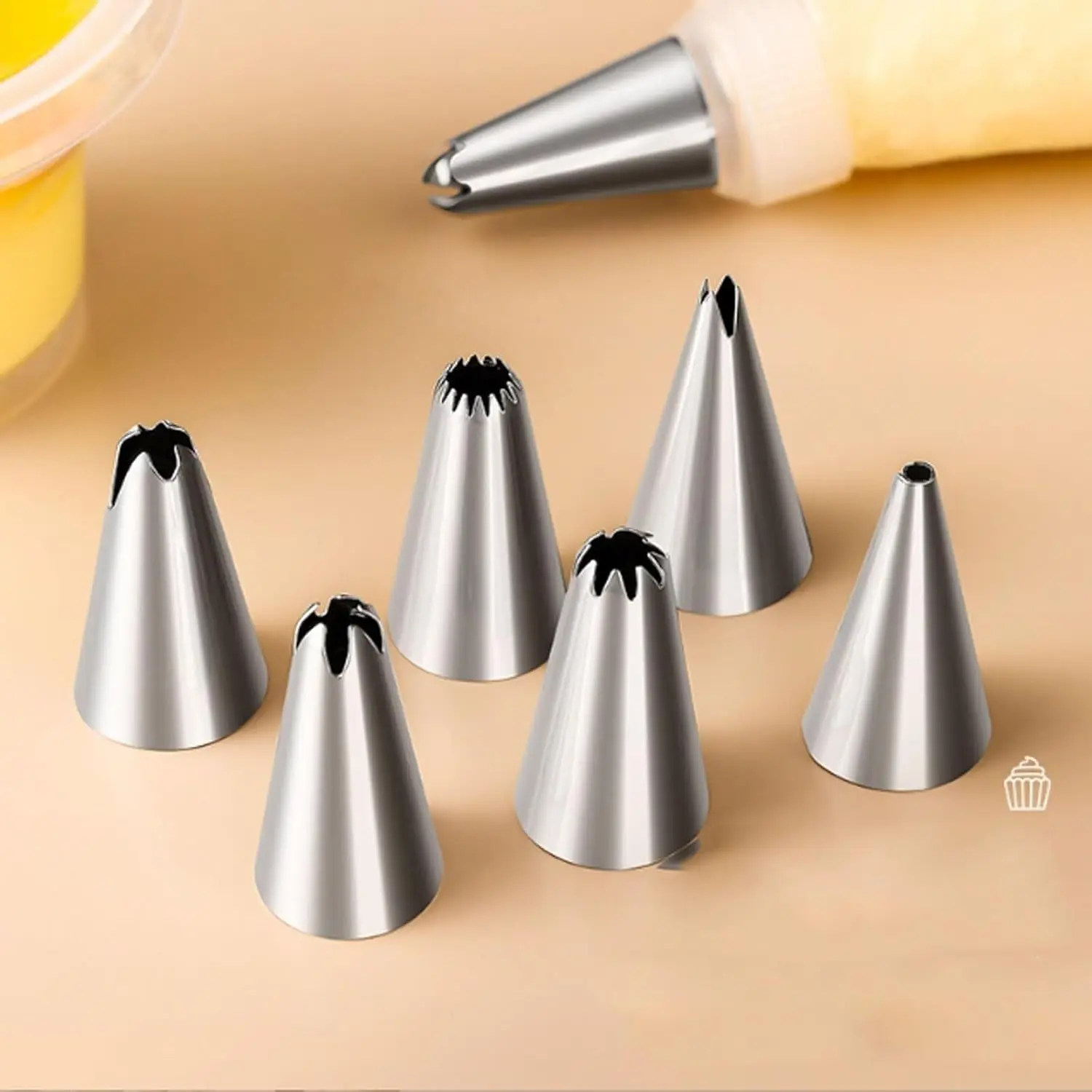 

Piping Tips Set 7-Piece Stainless Steel Home Baking Essential Kit with Flower Squeezer Nozzles for Buttercream Baking