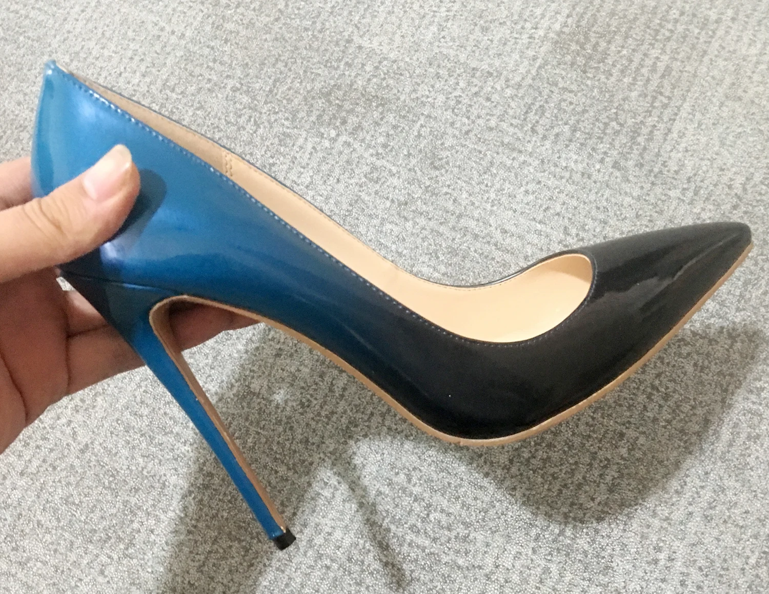 Zapatos de tacón fino poco profundo para mujer, bombas degradadas azules y negras, zapatos de moda para fiesta y boda