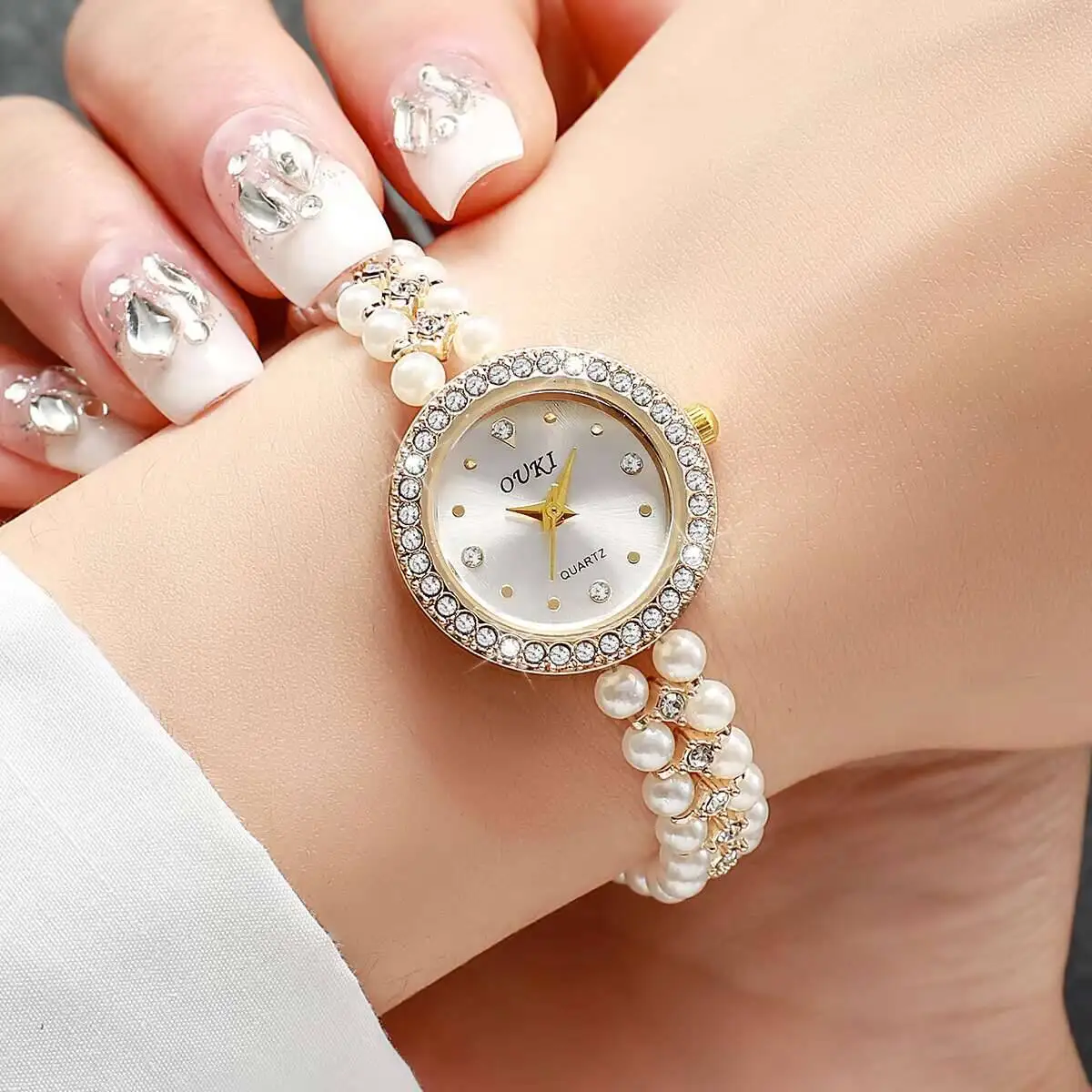 أزياء حجر الراين الطلب الصغير النساء الساعات السيدات تقليد اللؤلؤ حزام كوارتز ساعة اليد Reloj Mujer (بدون صندوق)