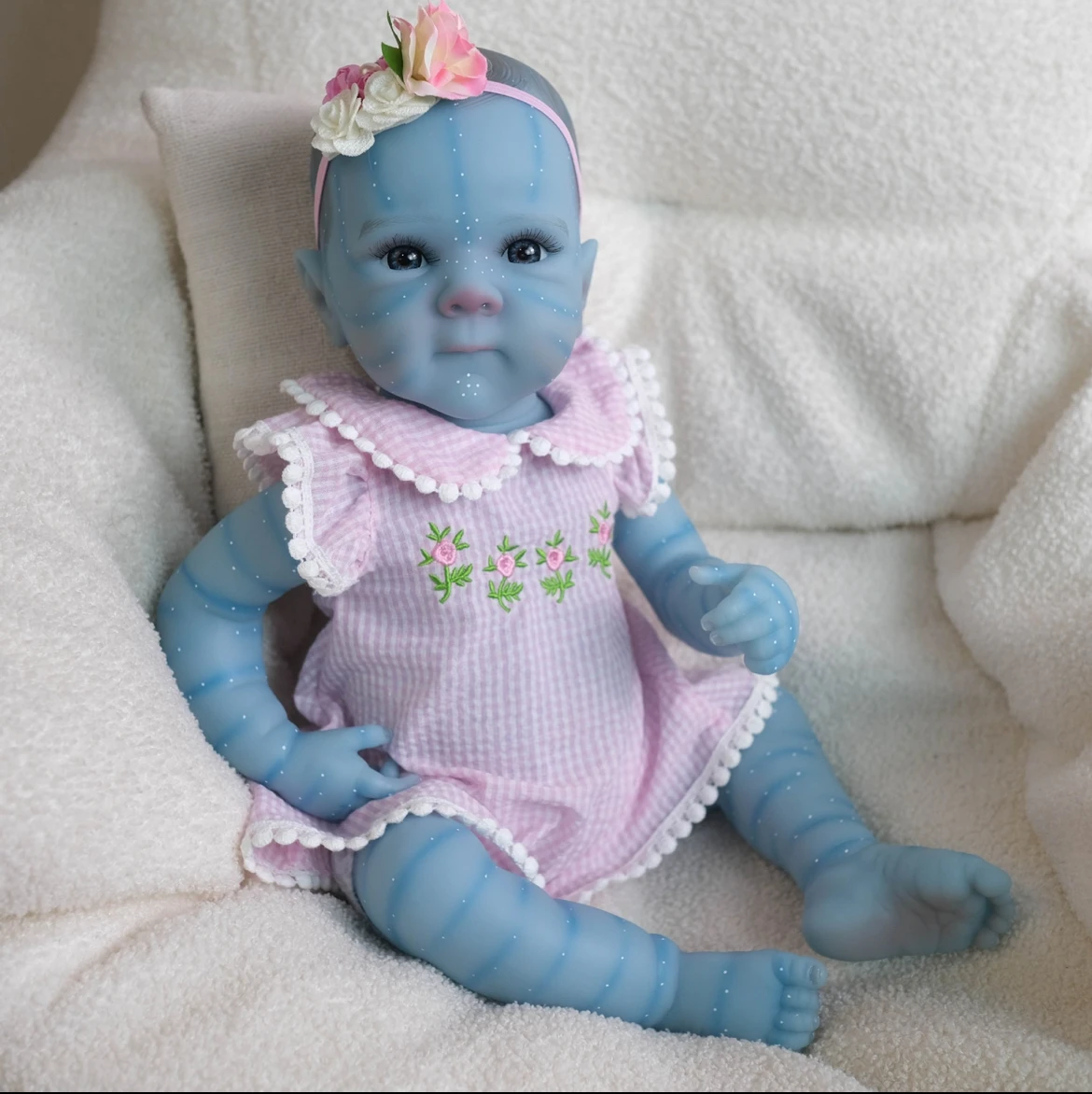 Bettie: bambola rinata realistica da 18 pollici con pelle magica di avatar, corona di fiori e tutina rosa - regalo di Natale