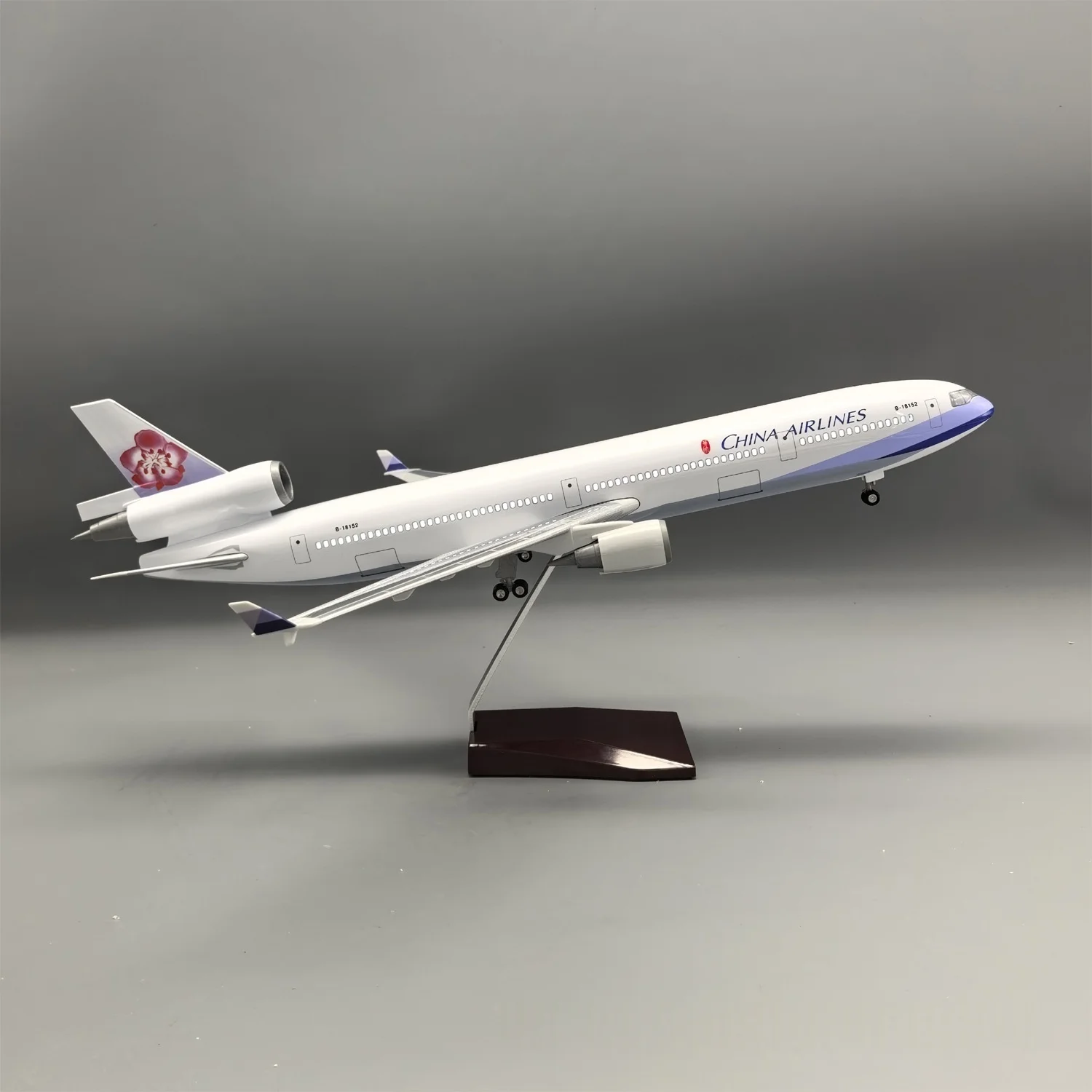

New 1/130 Scale Aircraft Model China Airlines MD11 Airways Resin Die-cast Airplane W Light and Wheel for Collection MD-11 Plane