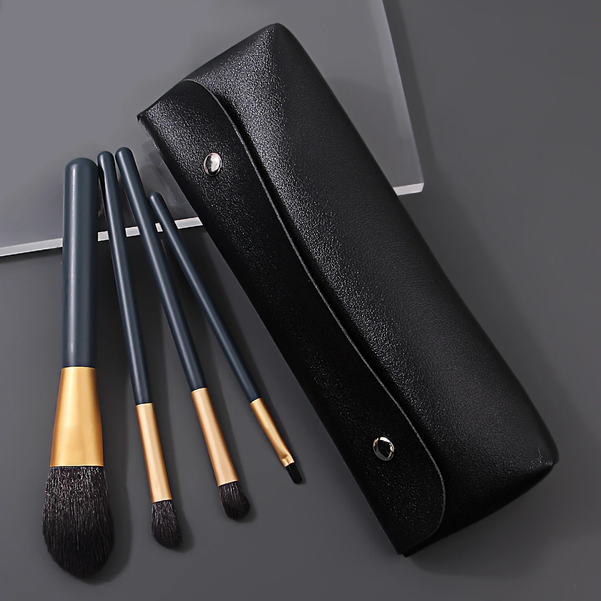 5-delige make-upborstelset van hoge kwaliteit, los poeder, blush en concealer make-upborstelset + eenvoudige opbergtas met grote capaciteit