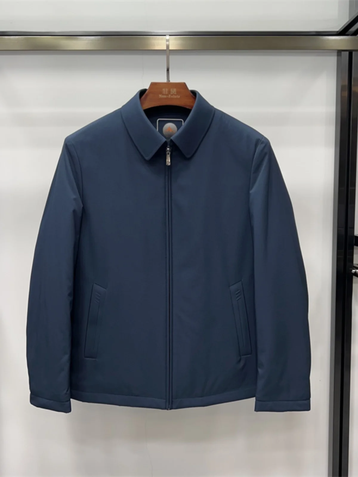 

Мужская повседневная хлопковая куртка в деловом стиле, два цвета на выбор: оливковый и королевский синий, теплая, приталенного кроя, на молнии.