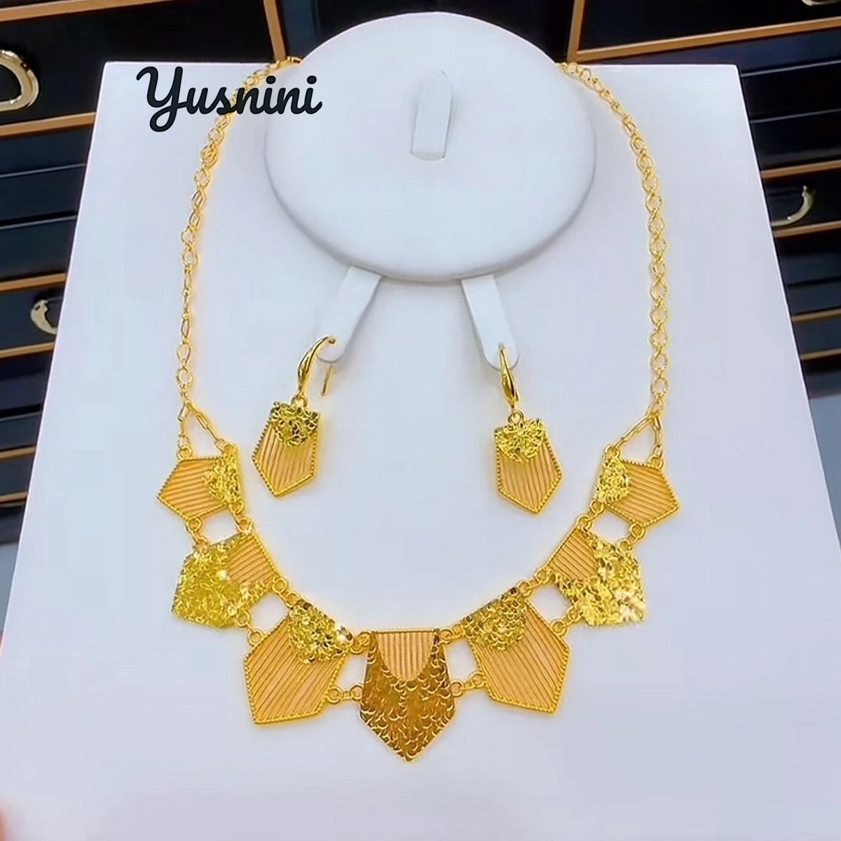 

Модные европейские серьги-колье из 24-каратного золота в Дубае для парного комплекта ювелирных изделий для свадебной вечеринки DD10861