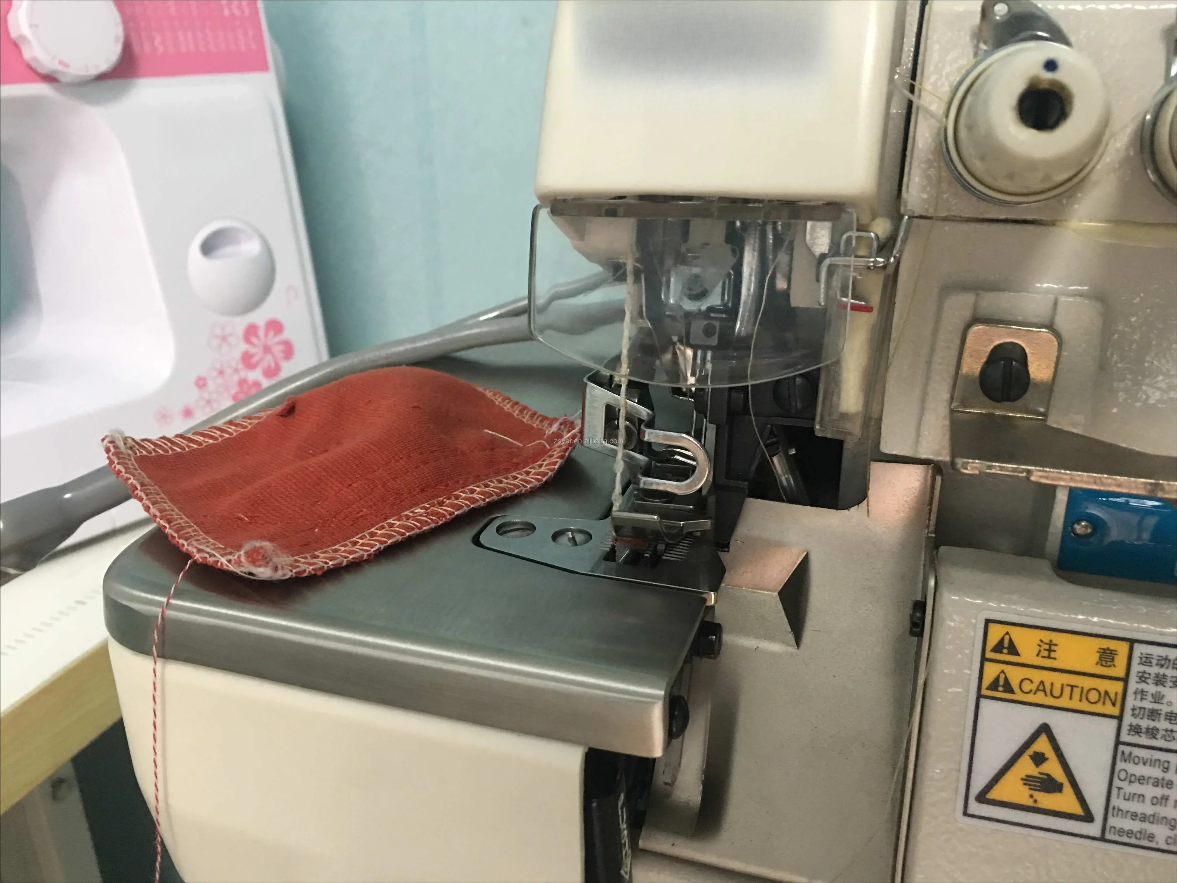 ZY766-4D Industrial Overlock Sewing Machine High Quality 4-thread Clothing Production New Single Flat Bed Metal Structure