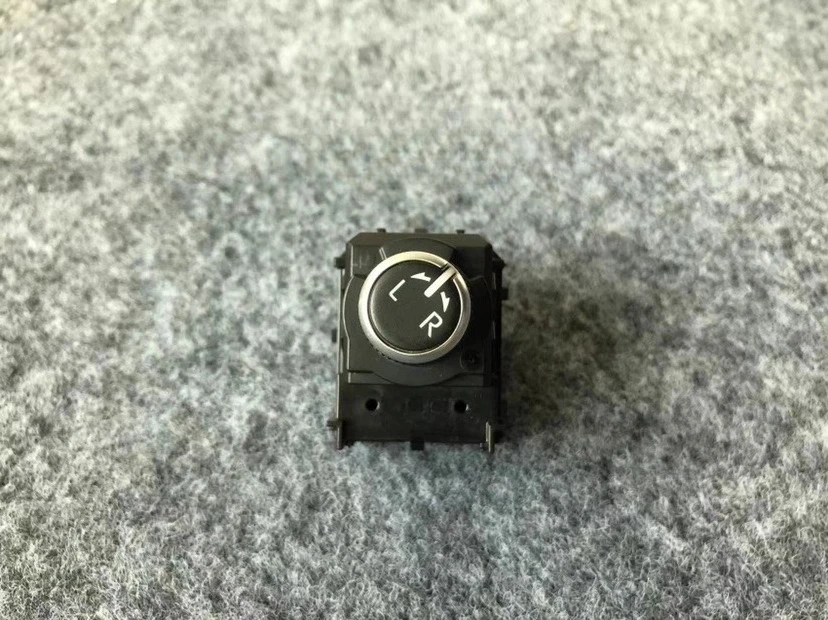 1pcs For Toyota 19-24 Corolla Rearview Mirror Adjustment Switch