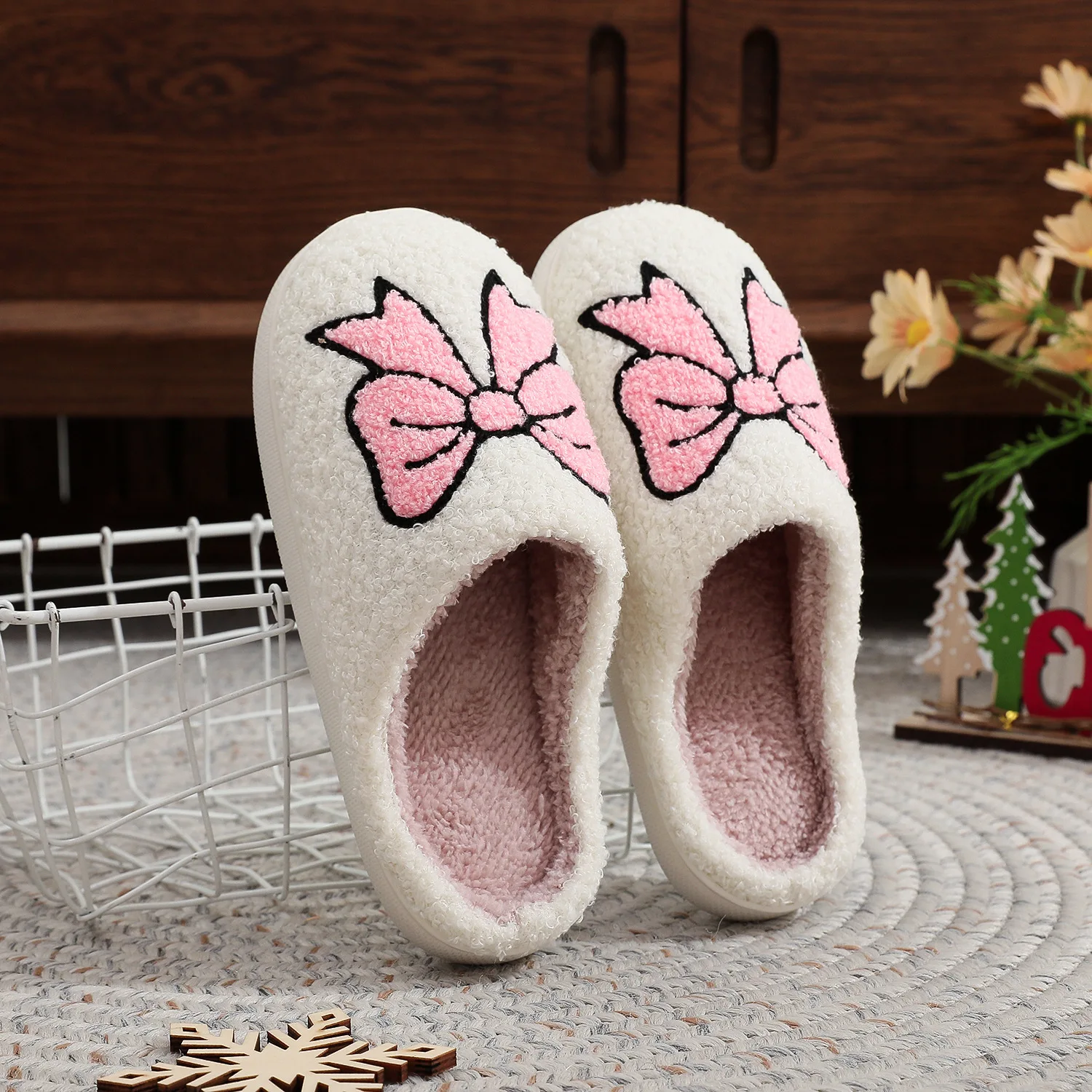 Zapatillas de mujer con bonito lazo a la moda, suela suave de invierno para interiores, zapatos planos cómodos de algodón para dormitorio informal, cálidos y exquisitos