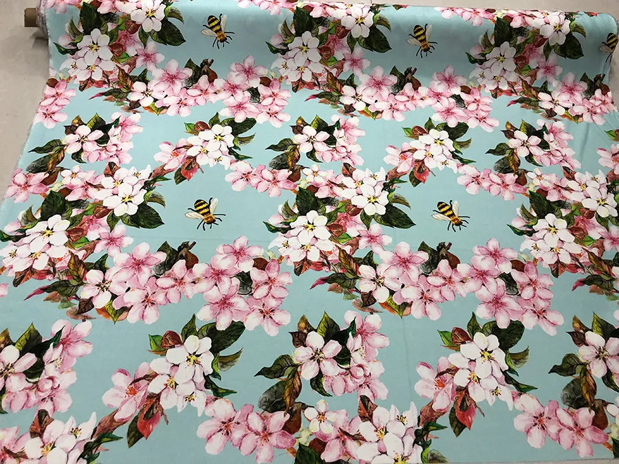 Designer Cloth 30 Momme Heavy Crepe Silk Fashion Cloth Sweet Pink Small Flower Bee Spray Painting Silk Fabric Dress