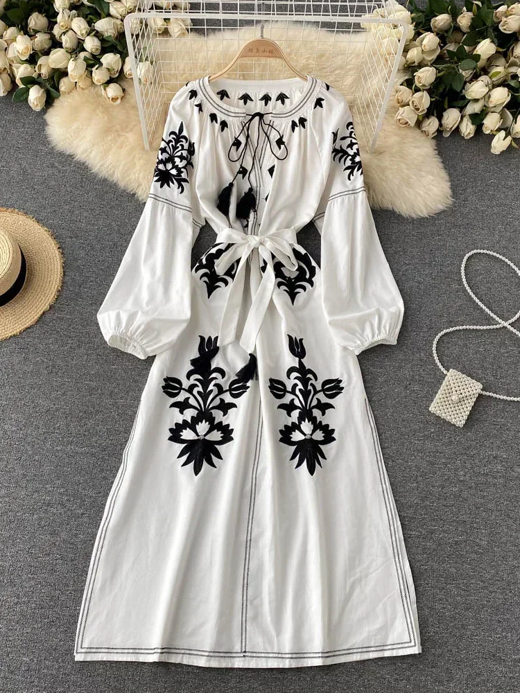 New Spring Autumn Women\'s Embroidered Dress V-neck Tie Split Retro Indie Folk Style Holiday Beach Long Dress Women GD679