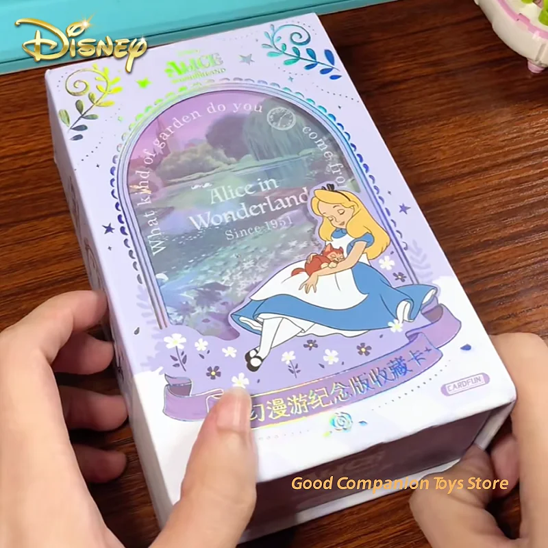البطاقة الأصلية. المرح ‌   سلسلة ديزني أليس في بلاد العجائب بطاقات قابلة للجمع هدايا بطاقات شخصيات الرسوم المتحركة الطرفية