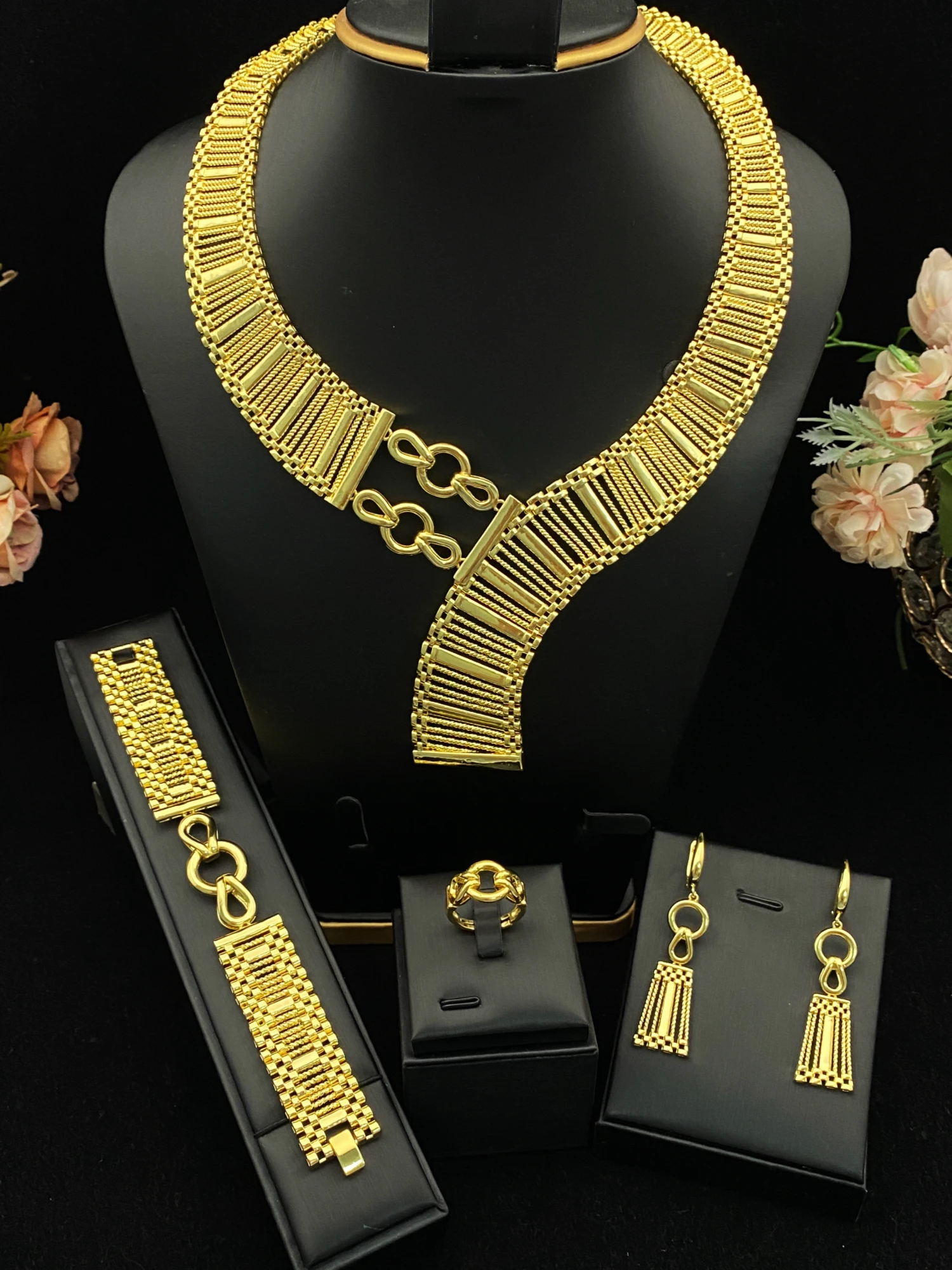 

JRH минималистичный повседневный позолоченный латунный комплект ювелирных изделий с изящным ожерельем, серьгами-гвоздиками, браслетом, кольцом для праздничной одежды