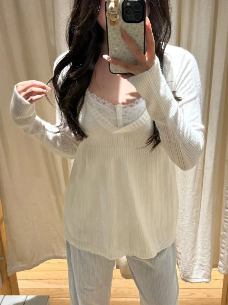 Camisetas blancas de manga larga ajustadas de punto con cuello en V para mujer, camiseta suave de algodón a la moda de otoño, camiseta dulce y bonita de estilo Preppy Y2K, última novedad